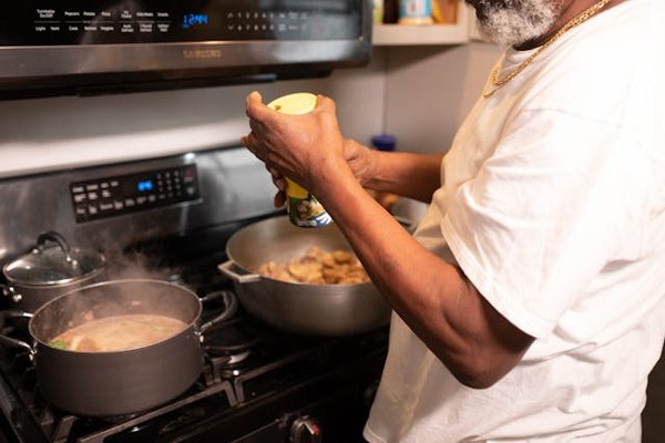 How to select the best slow cooker for preparing vegetarian stews?